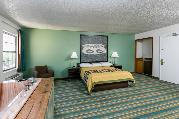 Super 8 by Wyndham Sapulpa / Tulsa Area