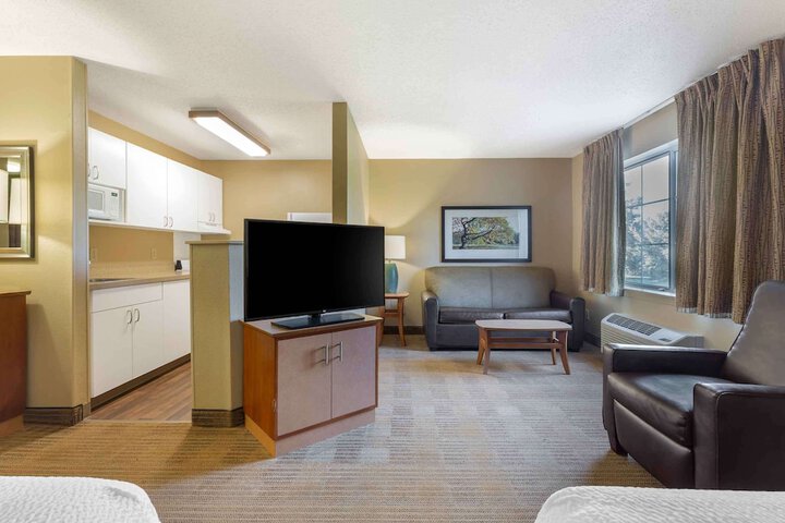 Room 16 of 34