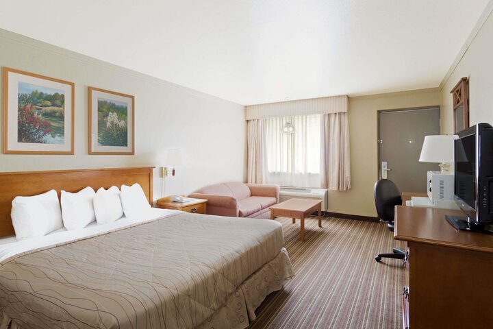 Room 13 of 22