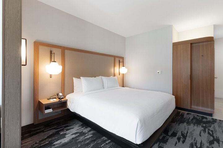 Room 27 of 34