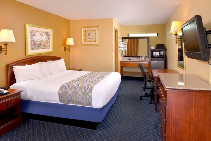 Room 16 of 28
