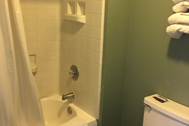 Room 25 of 27