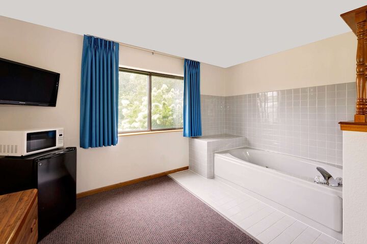 Super 8 by Wyndham Centerville