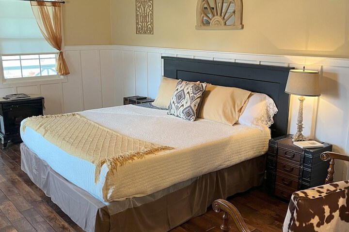 The Alexander at Creek Road