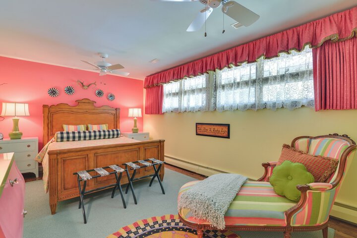 La Petite Chalet w / Views in Blue Ridge Mtns!