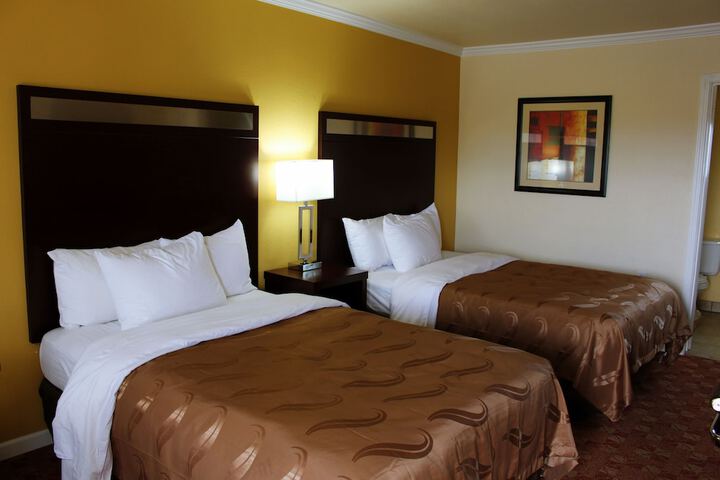 Room 32 of 46