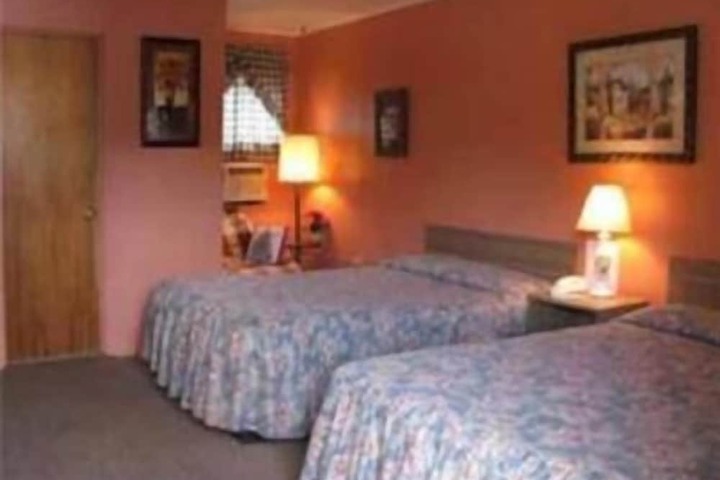 Four Seasons Motel