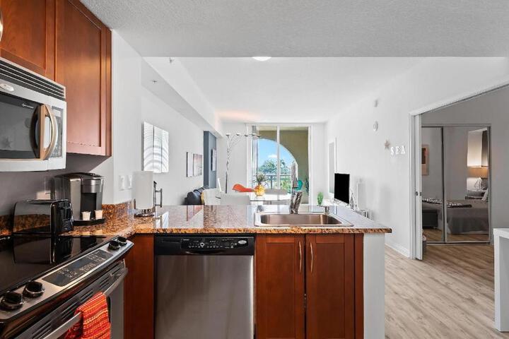 Luxury Near the Beach! Beach pass included!