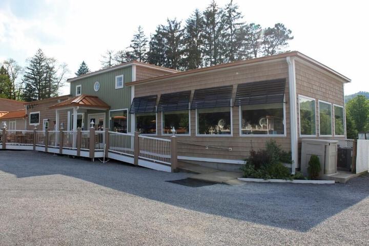 Lake Front Hotel