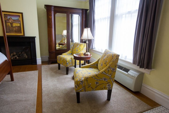 Room 44 of 74