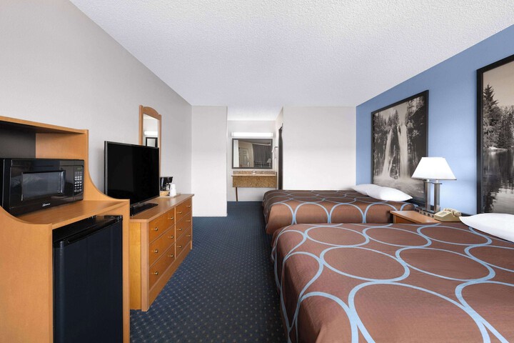 Room 33 of 40