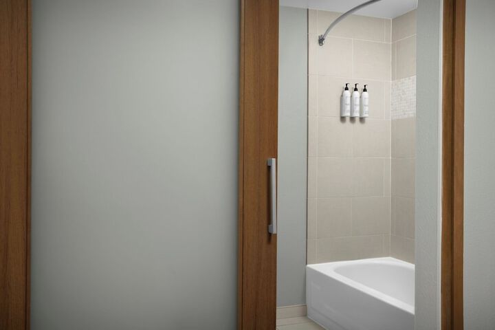 SpringHill Suites Savannah Downtown / Historic District