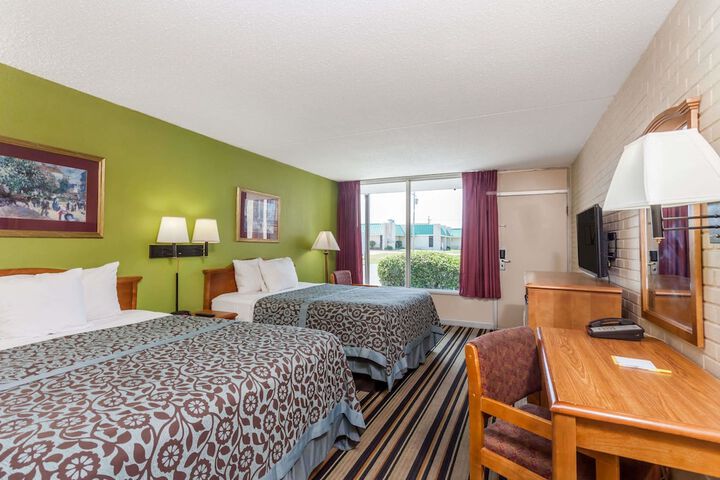 Room 5 of 11