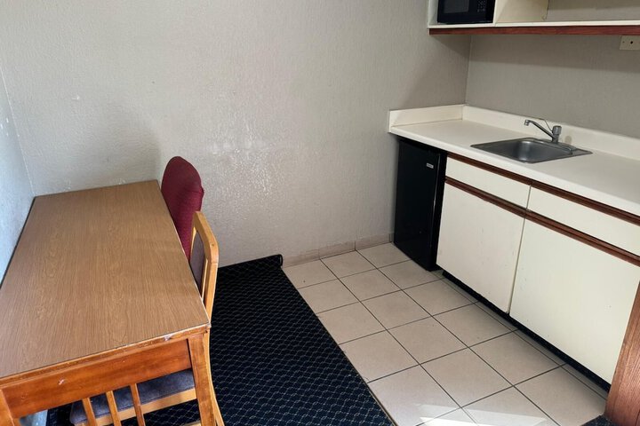Room 6 of 11