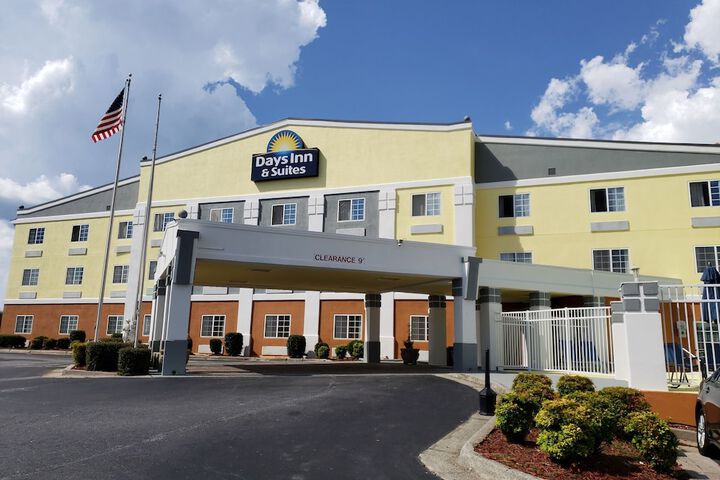 Days Inn & Suites by Wyndham Union City