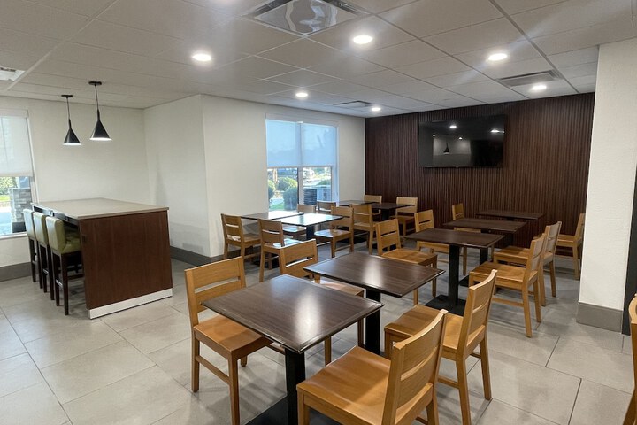 Wingate by Wyndham Matthews / Charlotte