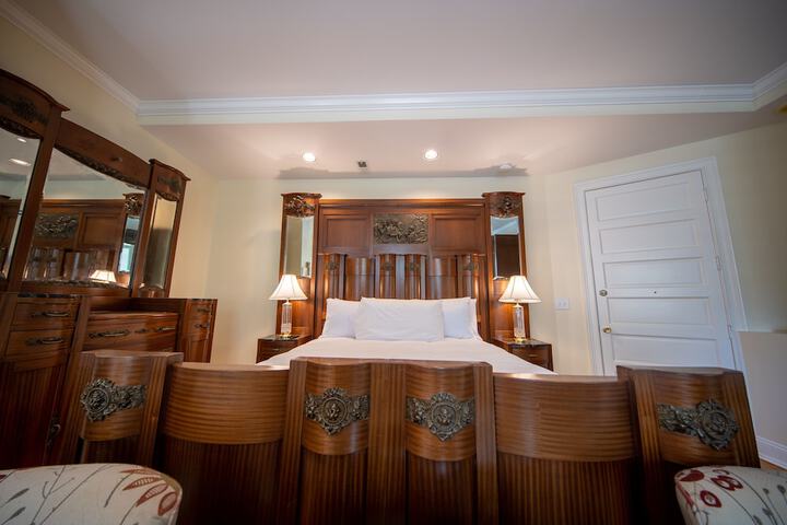 Room 17 of 46