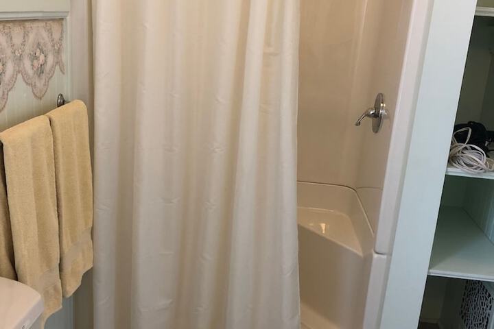 Room 16 of 44