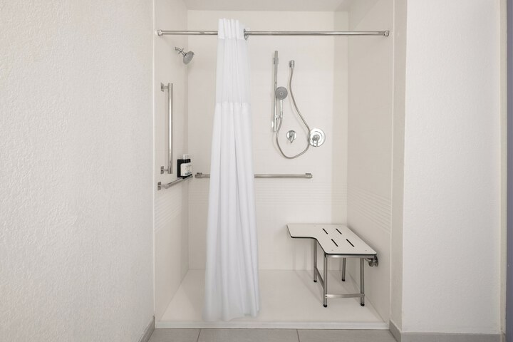 Garner Hotel Brookings by IHG