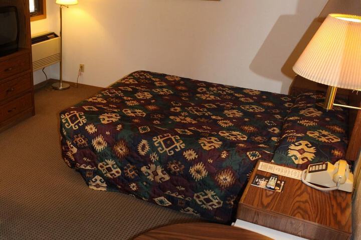 Room 8 of 14