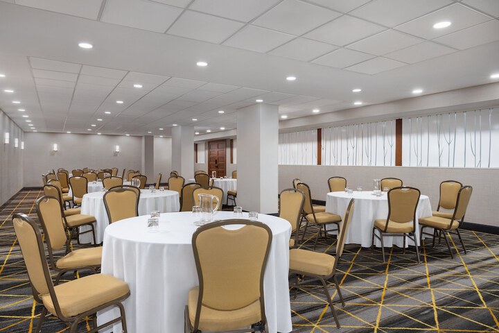 Holiday Inn Toronto Downtown Centre by IHG