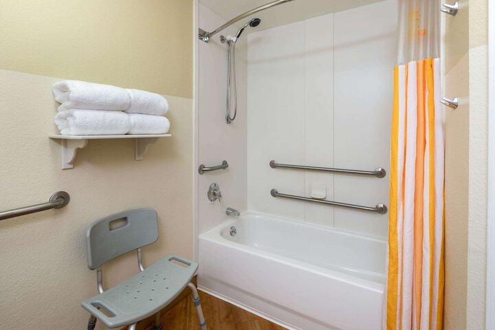Room 14 of 32