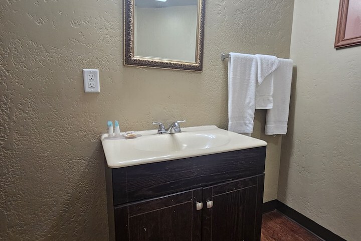 Room 8 of 18