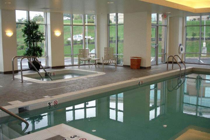 Hampton Inn & Suites Pittsburgh-Meadow Lands