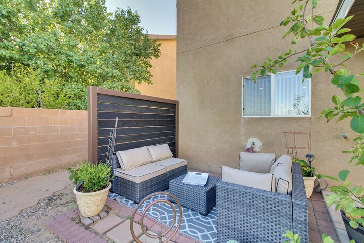 Chic New Mexico Retreat w / Patio Grill & Fire Pit
