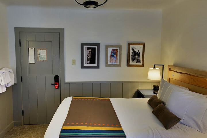 Room 9 of 24