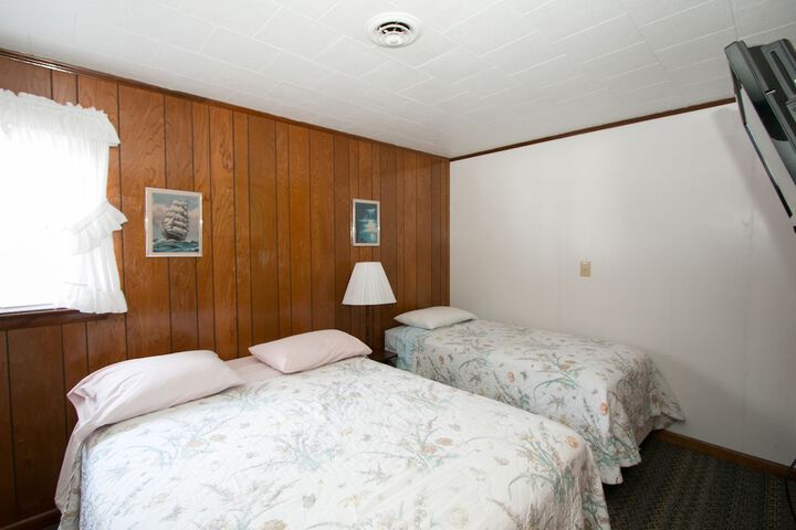 Room 132 of 199
