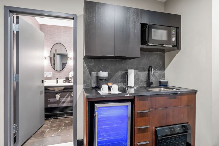 Beacon Suites Hotel