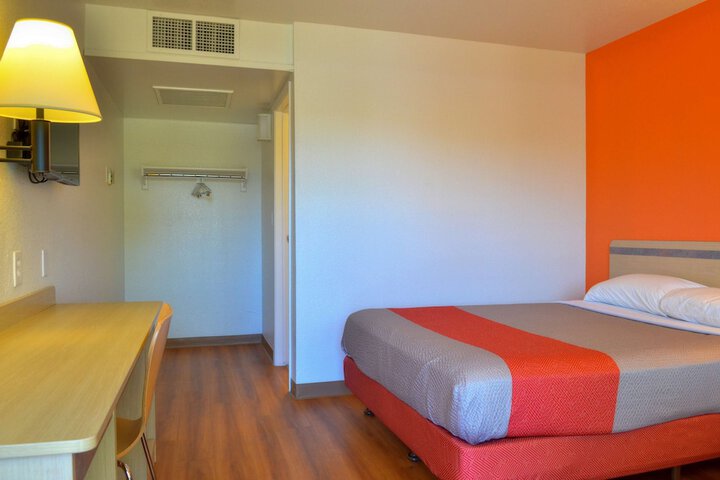 Room 20 of 34
