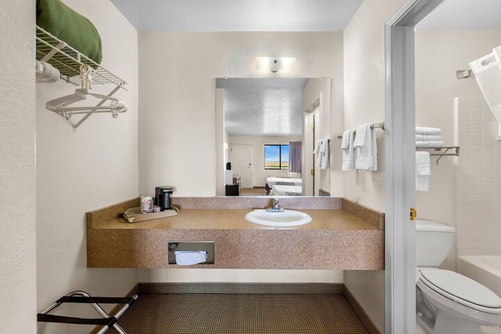 Rodeway Inn Copper Stay Benson AZ I-10 Exit 304