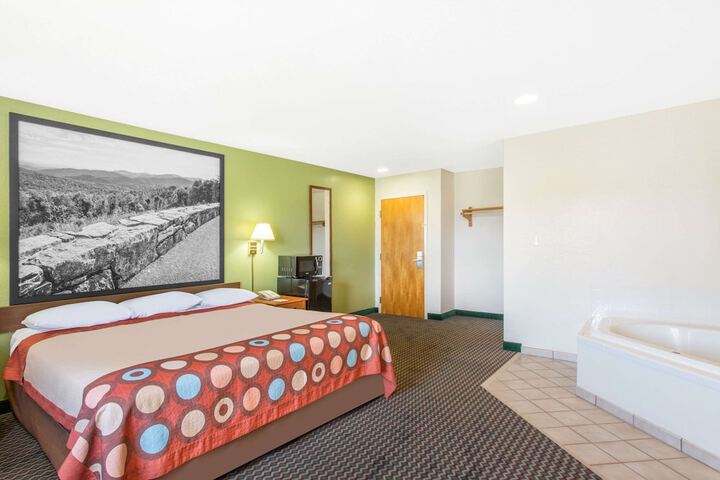 Room 4 of 16