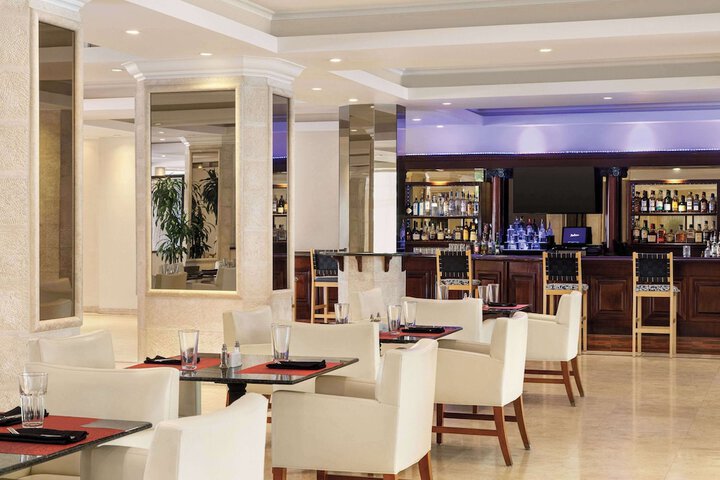 Lounge 72 of 87