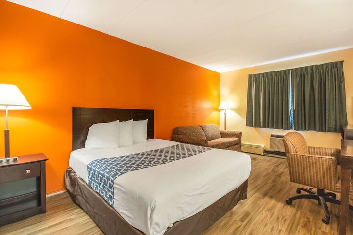 Room 25 of 28