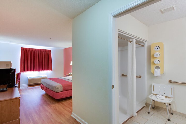 Room 21 of 33