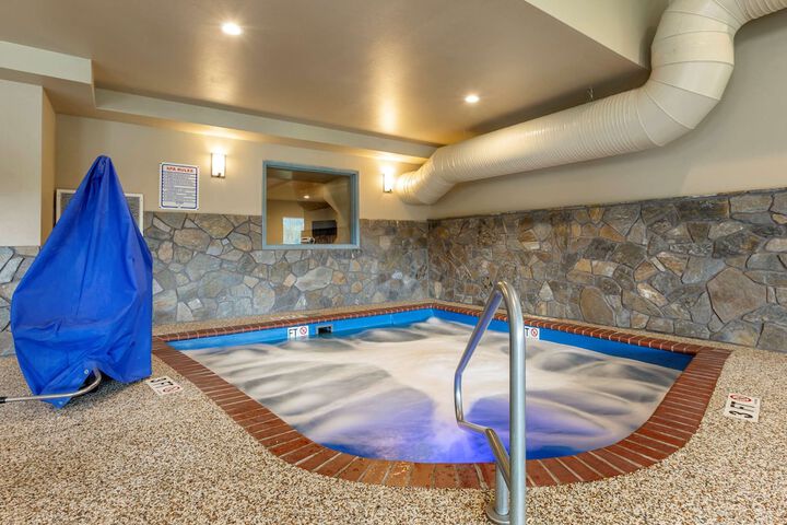 Comfort Inn & Suites Near Mt. Rushmore