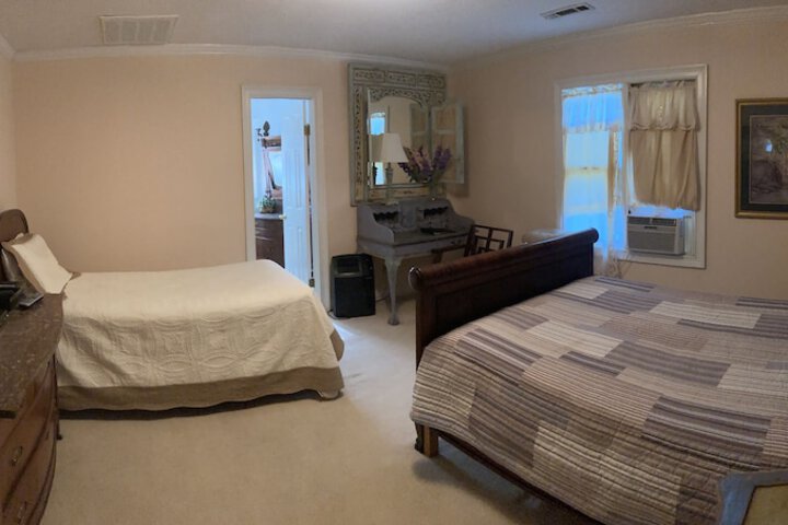 Room 20 of 33