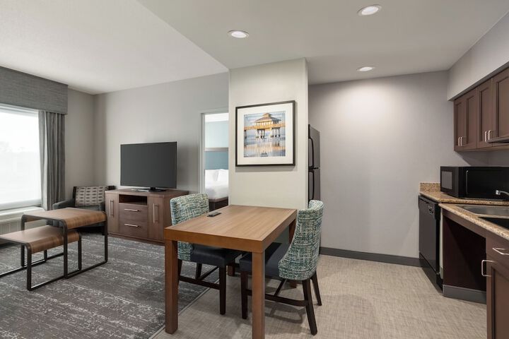 Homewood Suites by Hilton Fort Myers Airport / FGCU
