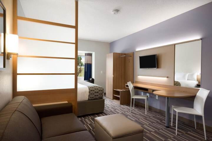 Room 12 of 18