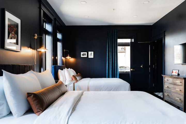 Room 26 of 48