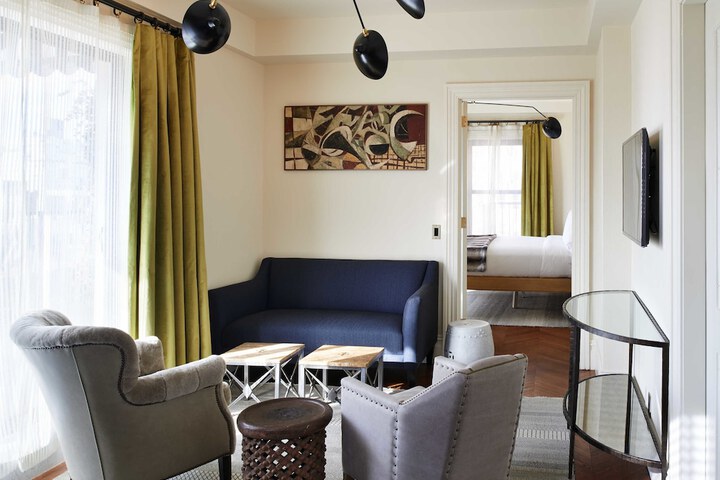 Room 12 of 27