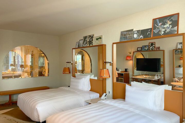 Room 73 of 142