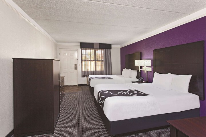 Room 33 of 61