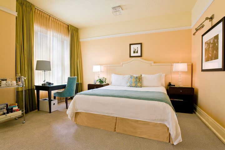 Room 32 of 60