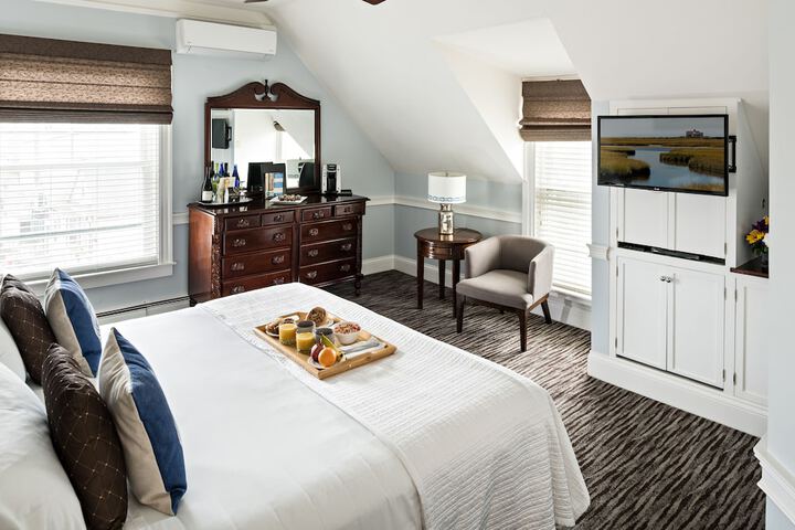 Crowne Pointe Historic Inn & Spa - Adults Only