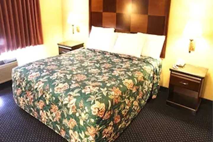 Room 8 of 10