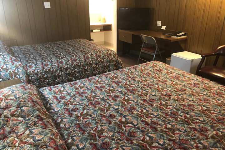 Room 7 of 12